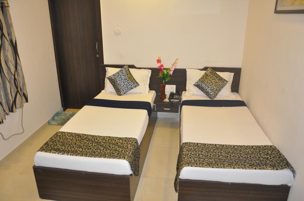 Hotel Park Inn Rajkot Extérieur photo