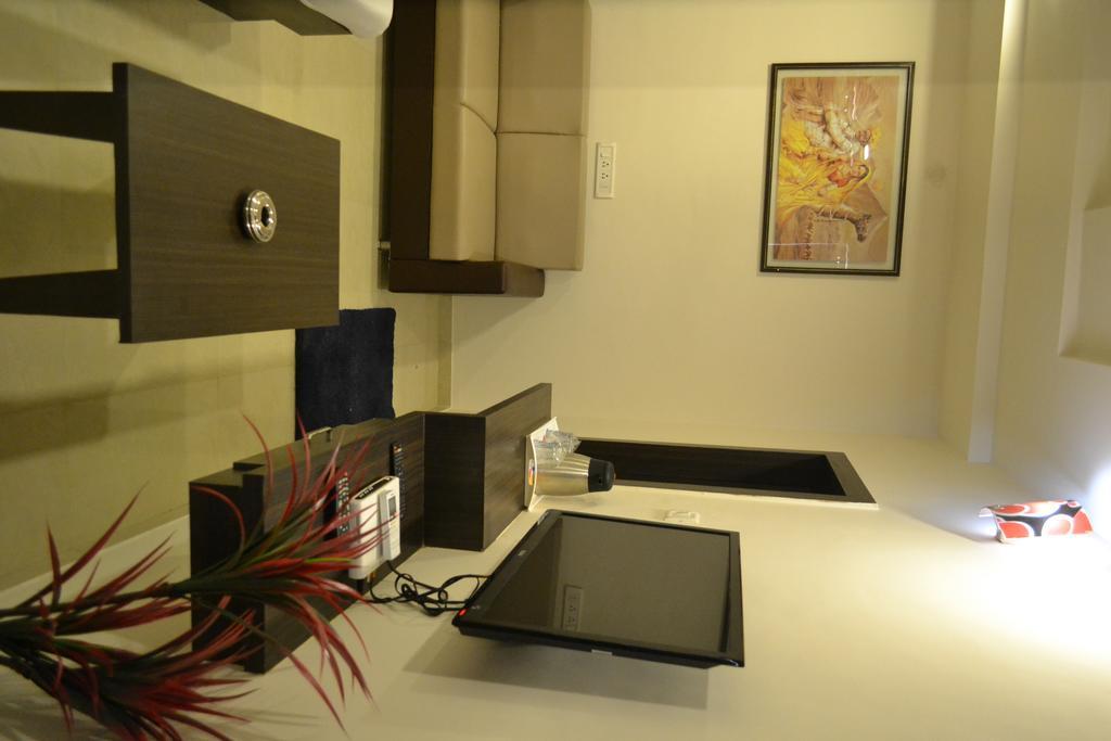 Hotel Park Inn Rajkot Extérieur photo