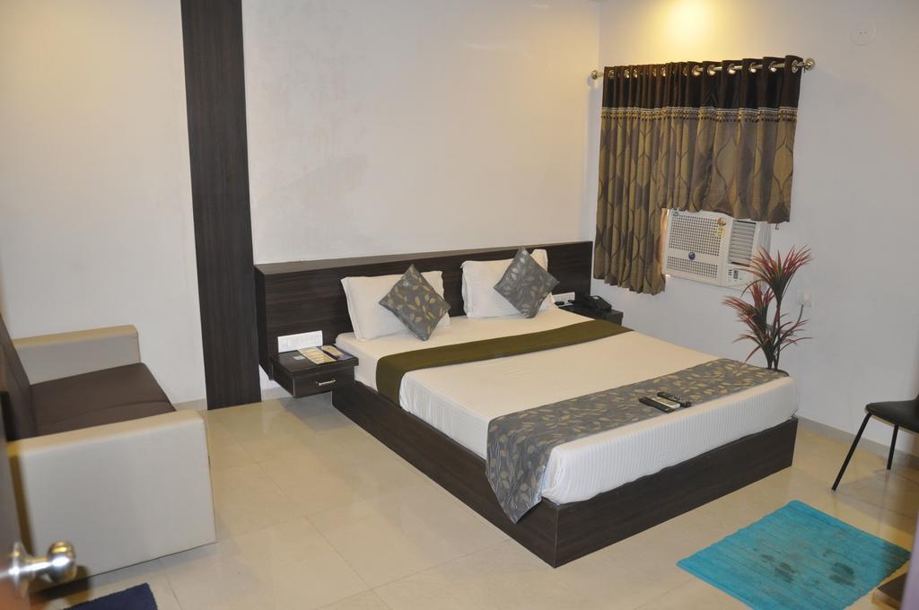 Hotel Park Inn Rajkot Extérieur photo