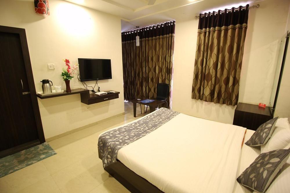 Hotel Park Inn Rajkot Extérieur photo