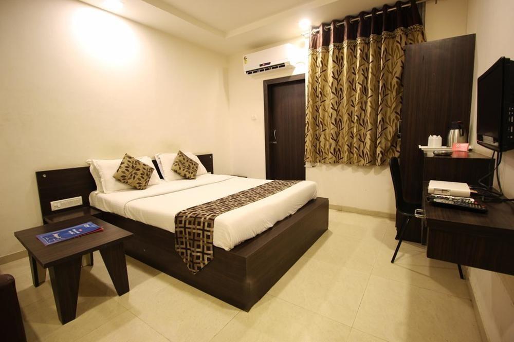 Hotel Park Inn Rajkot Extérieur photo