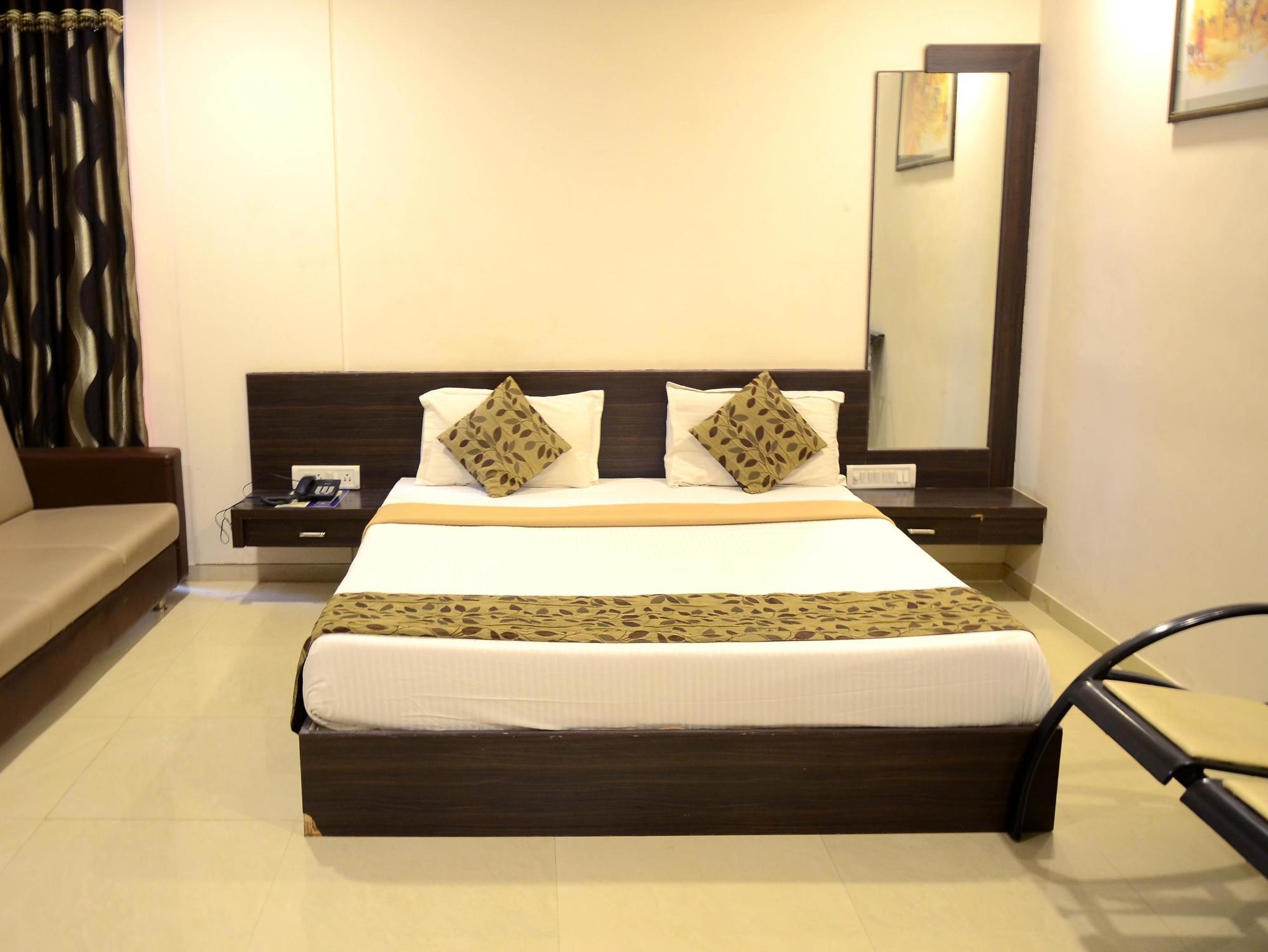 Hotel Park Inn Rajkot Extérieur photo